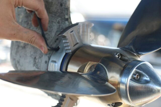 HydroAxe 3 Blade Rope Cutter and FeatherStream Propeller for Sailing Yachts with Sail Drive Anode